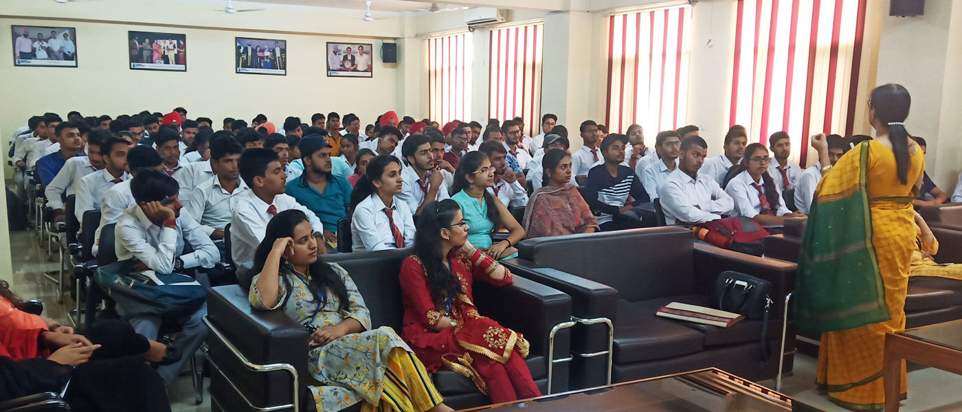 Applied Science Department organized Expert Talk on “Applications of Multiple Integrals” 